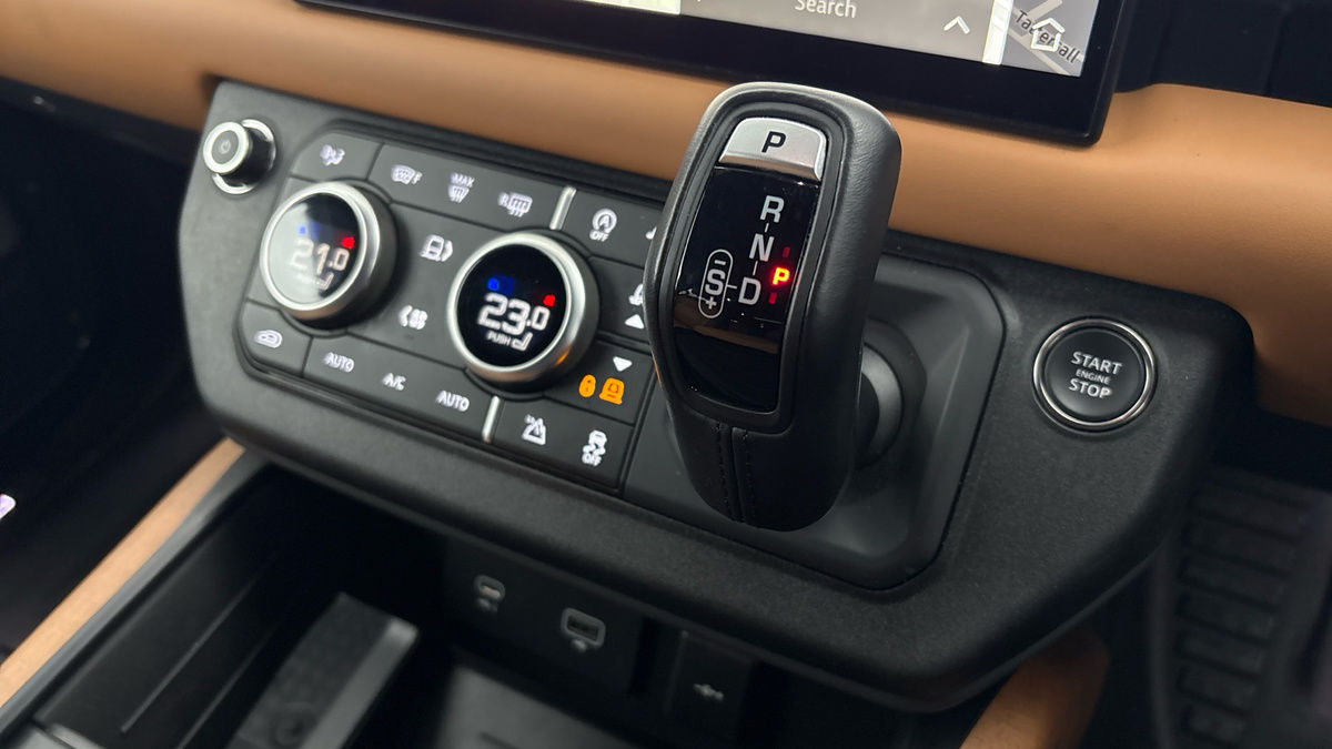 Used Land Rover Defender 130 2023 for sale - 77236960: Photo 6