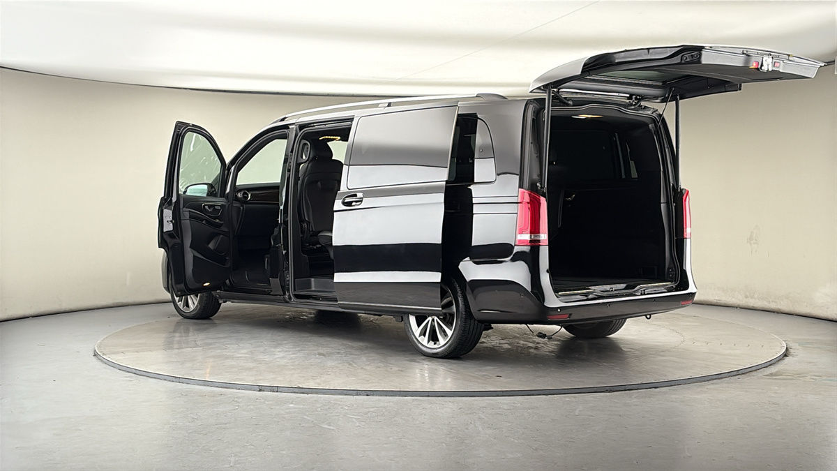 Used Mercedes-Benz V-Class 2019 for sale - 77643440: Photo 43