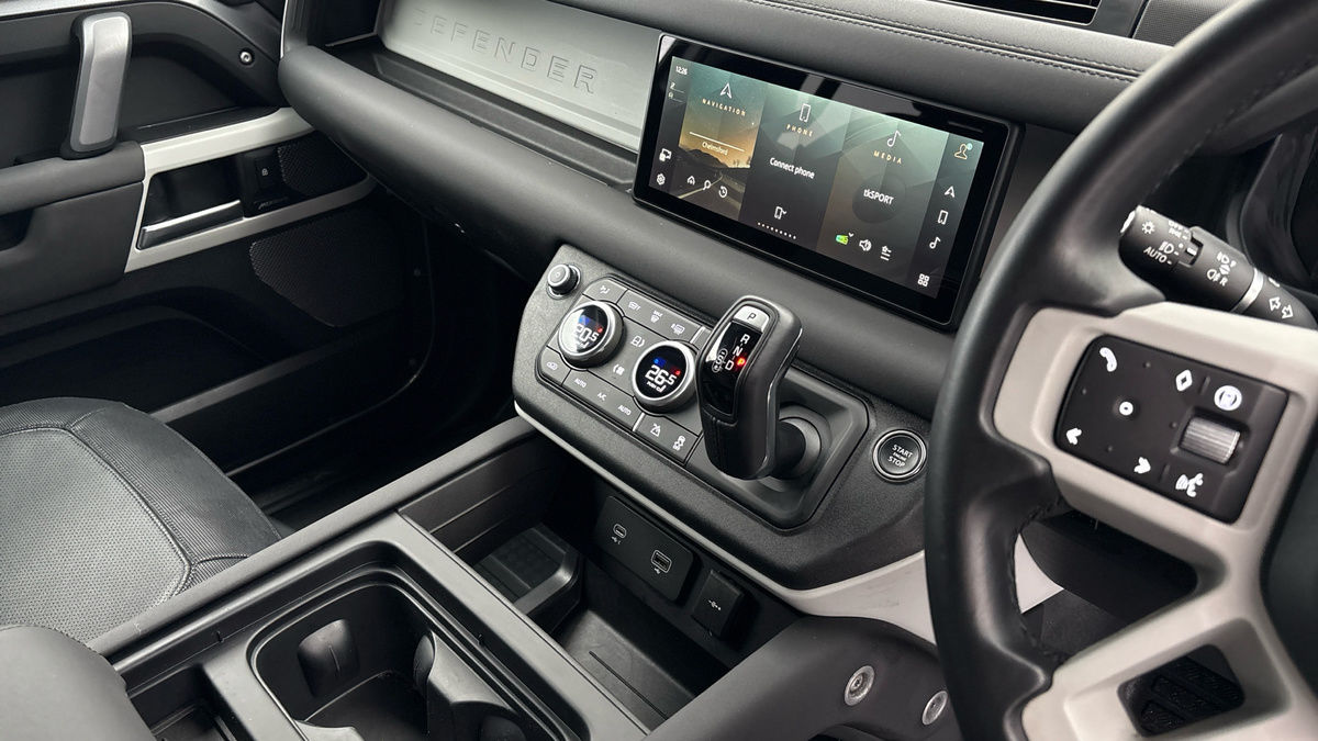 Used Land Rover Defender 110 2024 for sale - 76821426: Photo 18