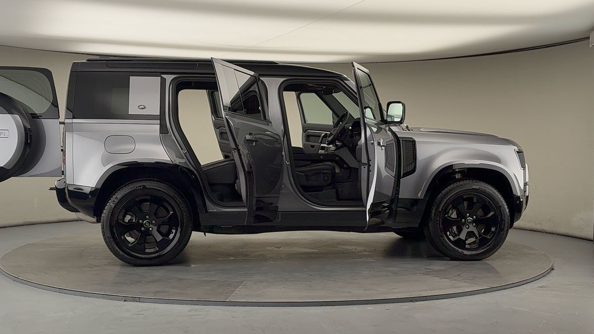 Used Land Rover Defender 110 2024 for sale - 76821426: Photo 56
