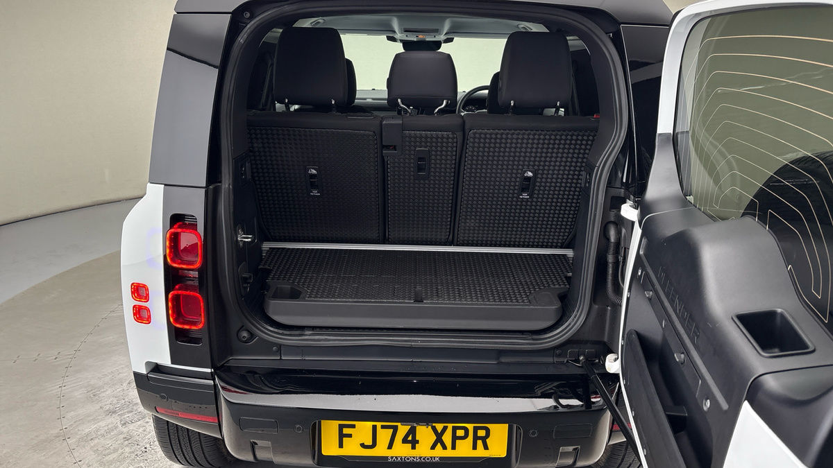 Used Land Rover Defender 90 2024 for sale - 76643160: Photo 17