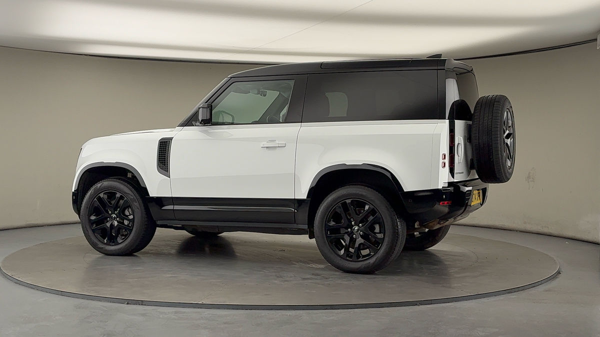 Used Land Rover Defender 90 2024 for sale - 76643160: Photo 32