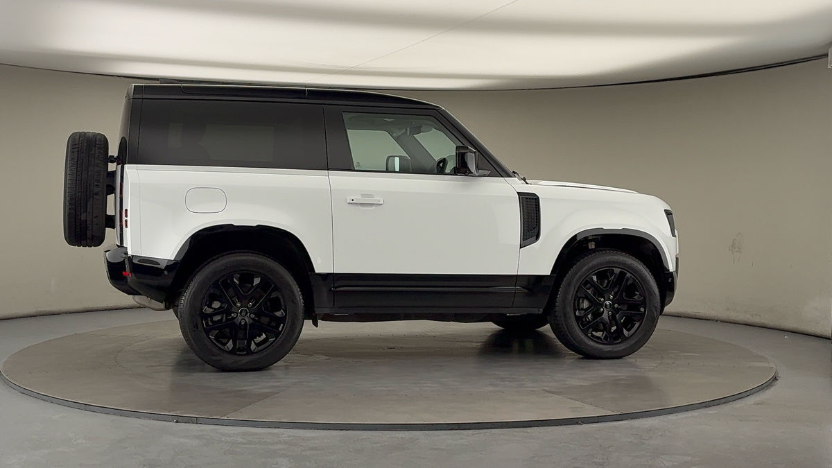 Used Land Rover Defender 90 2024 for sale - 76643160: Photo 43