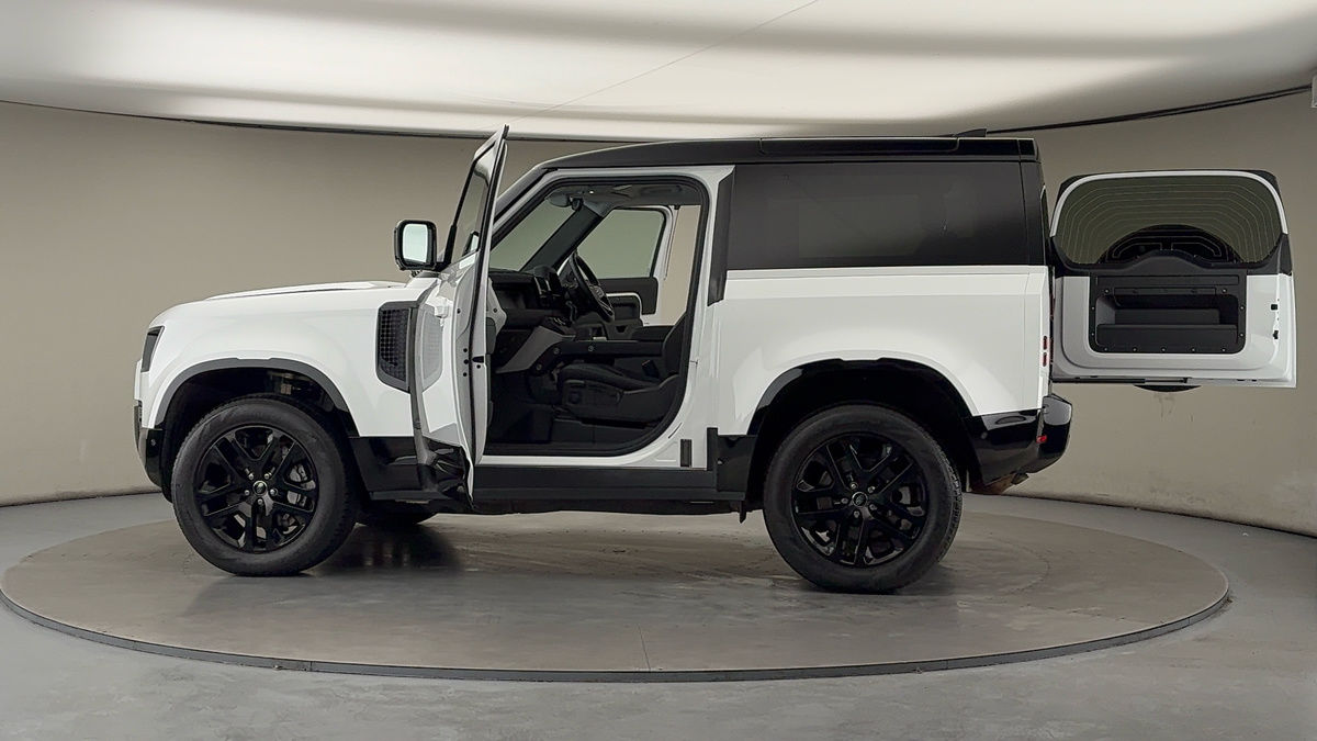 Used Land Rover Defender 90 2024 for sale - 76643160: Photo 52