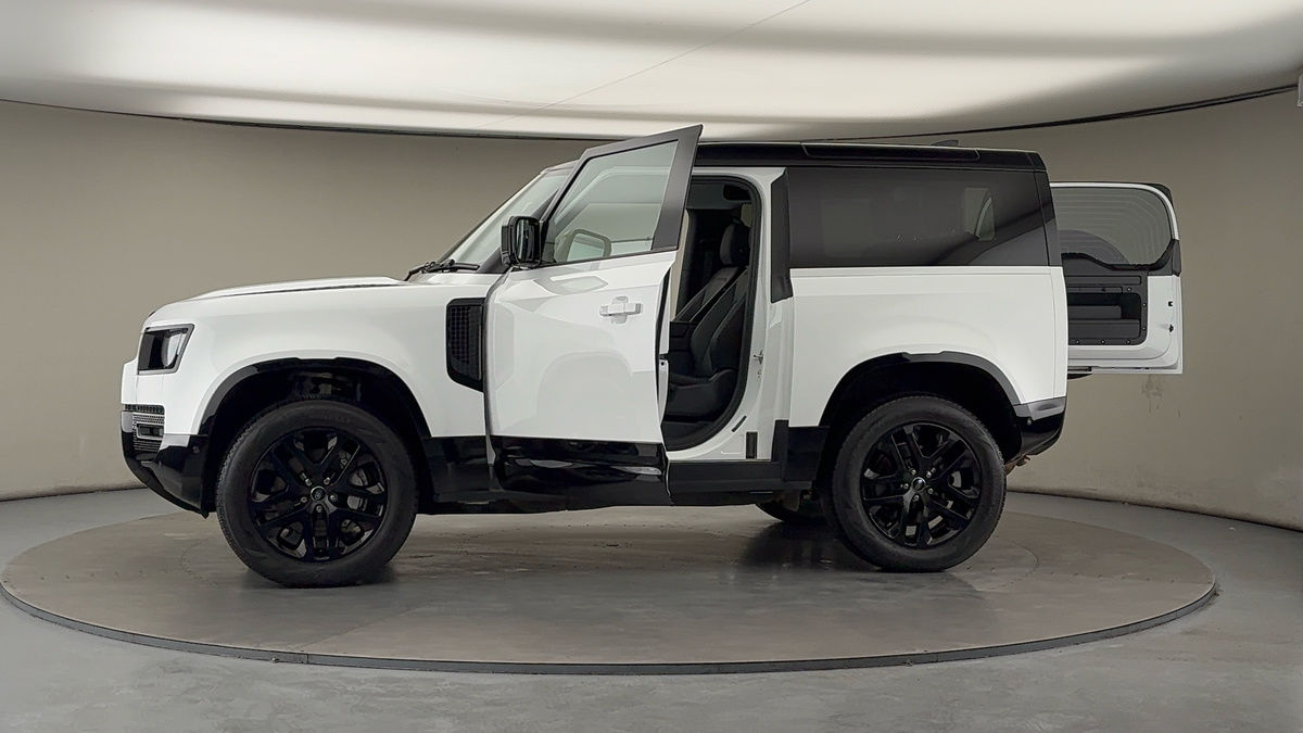 Used Land Rover Defender 90 2024 for sale - 76643160: Photo 53