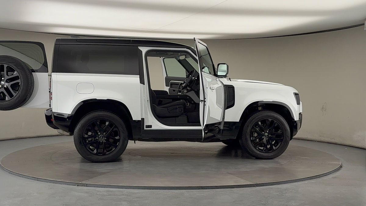 Used Land Rover Defender 90 2024 for sale - 76643160: Photo 62