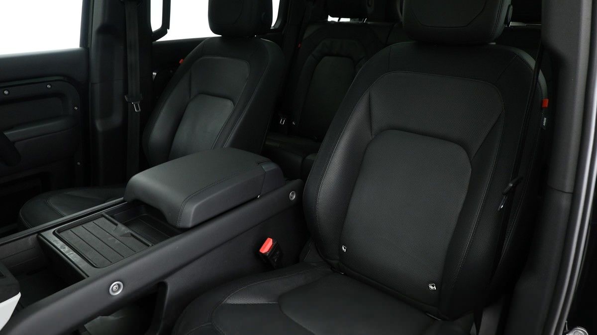 Used Land Rover Defender 110 2023 for sale - 74184599: Photo