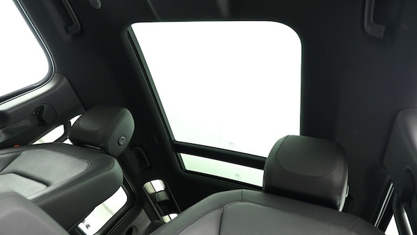 Used Land Rover Defender 110 2024 for sale - 75753625: Photo 2
