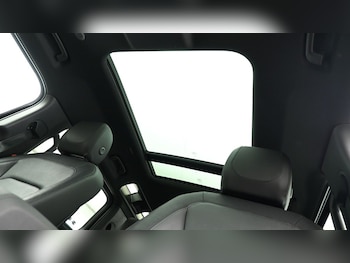 Used Land Rover Defender 110 2024 for sale - 75753625: Photo