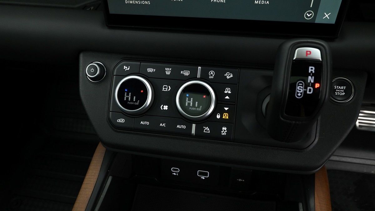 Used Land Rover Defender 110 2023 for sale - 74107070: Photo 18