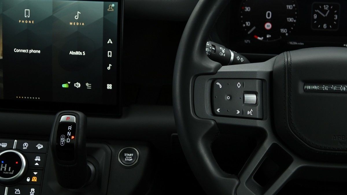 Used Land Rover Defender 110 2023 for sale - 74107070: Photo 21