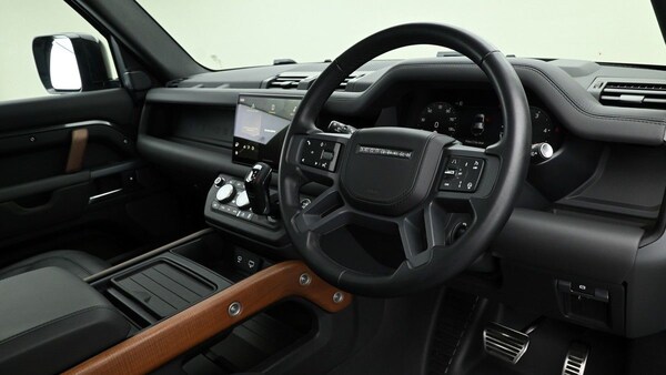Used Land Rover Defender 110 2023 for sale - 74107070: Photo 2