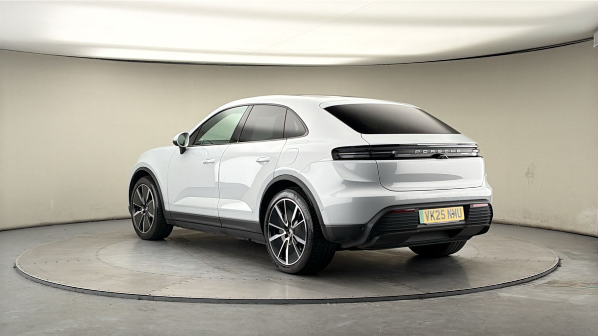 Used Porsche Macan 2025 for sale - 78111608: Photo 2