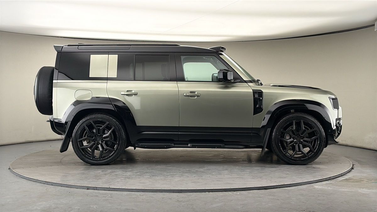 Used Land Rover Defender 2024 for sale - 78182379: Photo 16