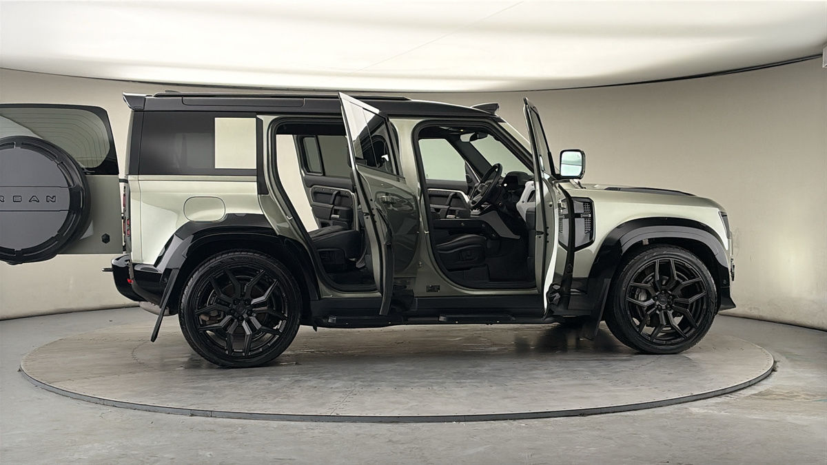 Used Land Rover Defender 2024 for sale - 78182379: Photo 59