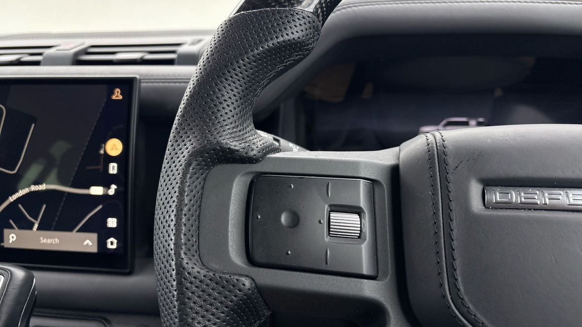 Used Land Rover Defender 110 2023 for sale - 76605403: Photo 31