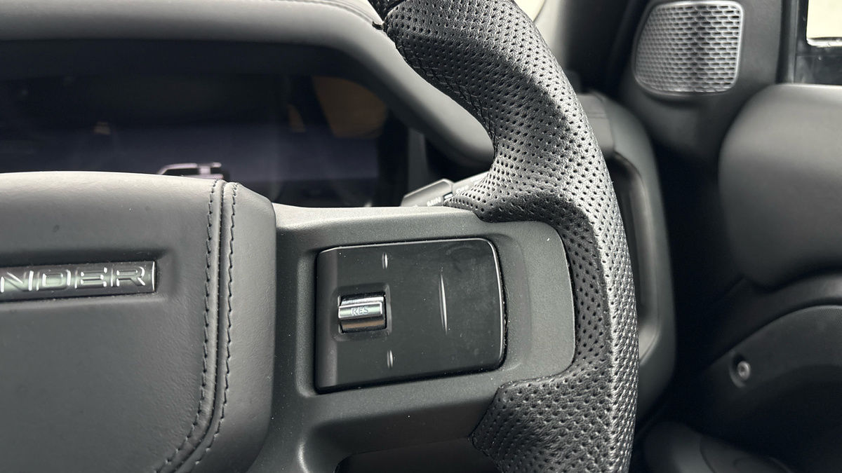 Used Land Rover Defender 110 2023 for sale - 76605403: Photo 33