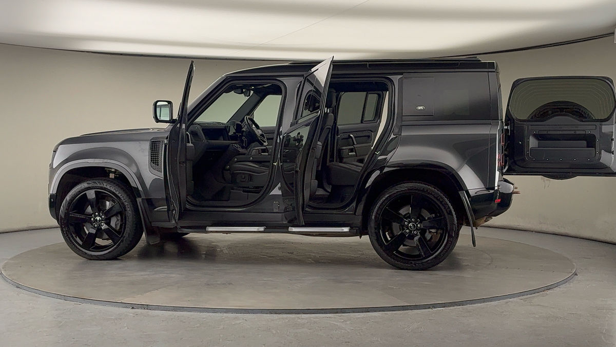 Used Land Rover Defender 110 2023 for sale - 76605403: Photo 97