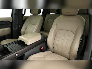 Used Land Rover Defender 110 2021 for sale - 75195877: Photo