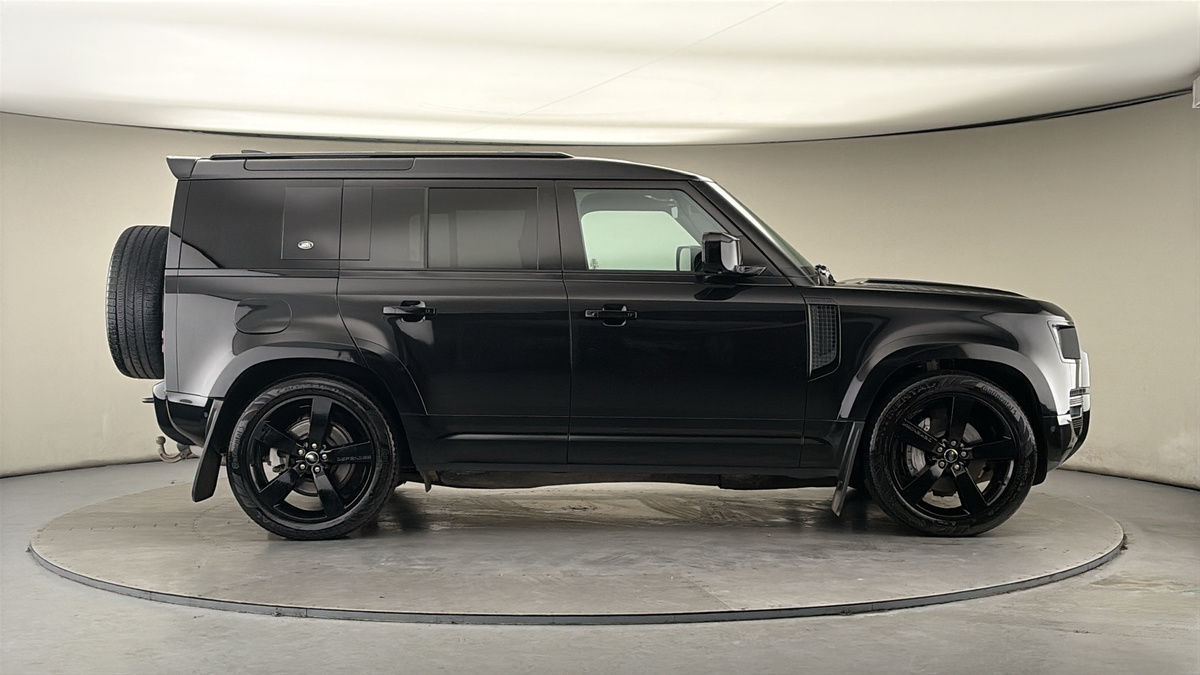 Used Land Rover Defender 110 2024 for sale - 77880784: Photo 16