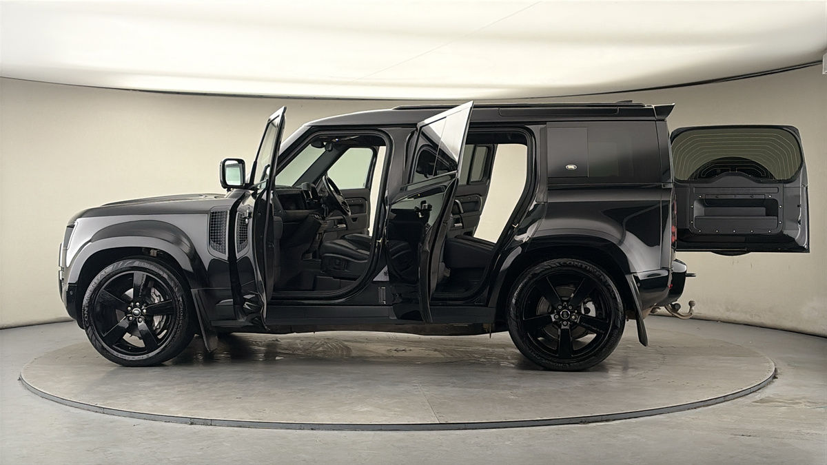 Used Land Rover Defender 110 2024 for sale - 77880784: Photo 50