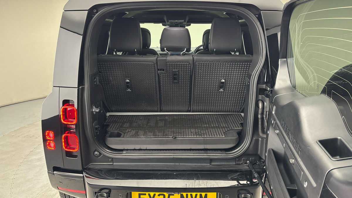 Used Land Rover Defender 90 2025 for sale - 77880805: Photo 11