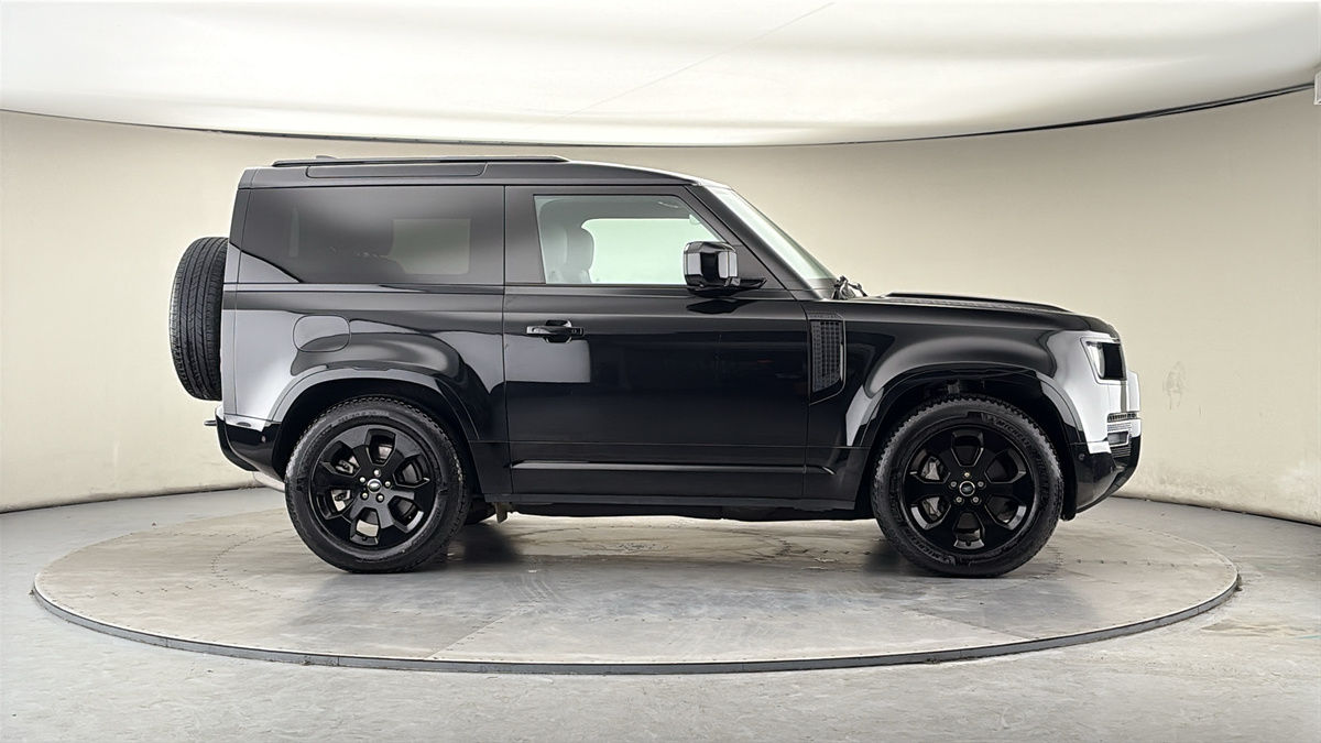 Used Land Rover Defender 90 2025 for sale - 77880805: Photo 37