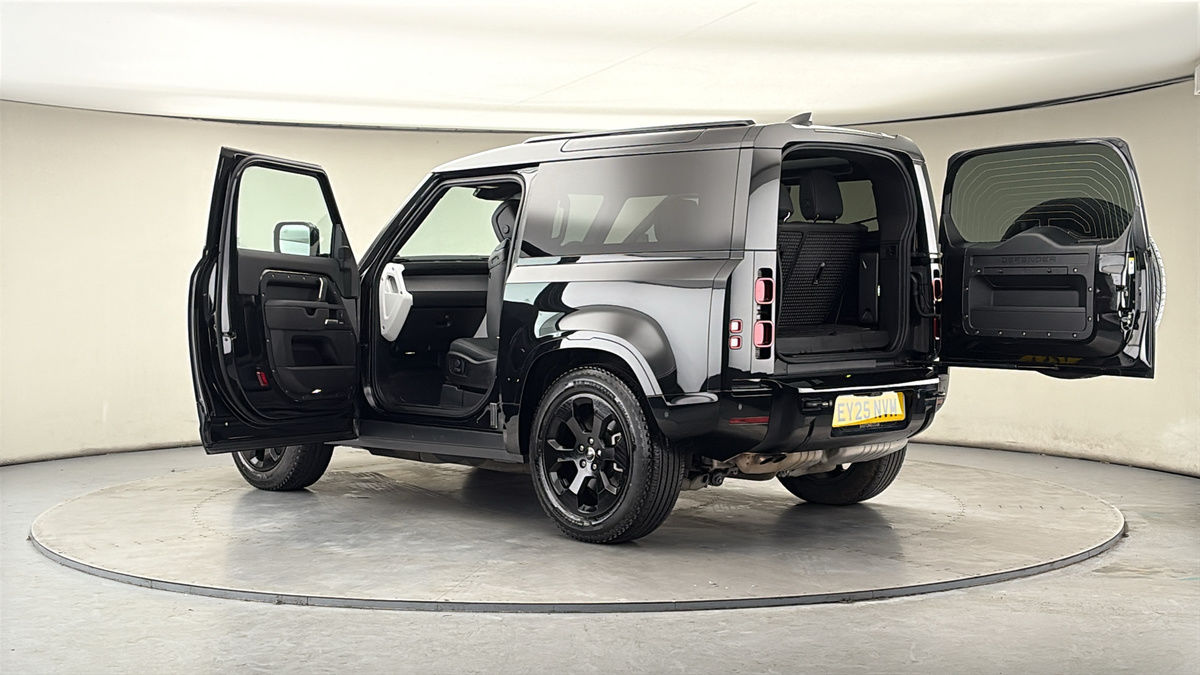 Used Land Rover Defender 90 2025 for sale - 77880805: Photo 44