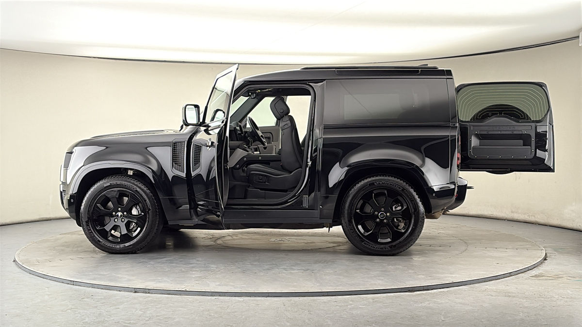 Used Land Rover Defender 90 2025 for sale - 77880805: Photo 47