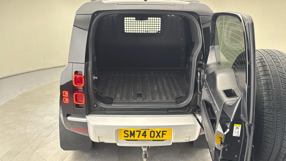 Used Land Rover Defender 90 2024 for sale - 76334504: Photo 11