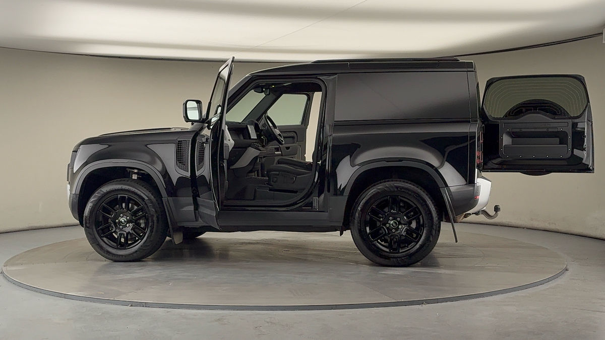 Used Land Rover Defender 90 2024 for sale - 76334504: Photo 46