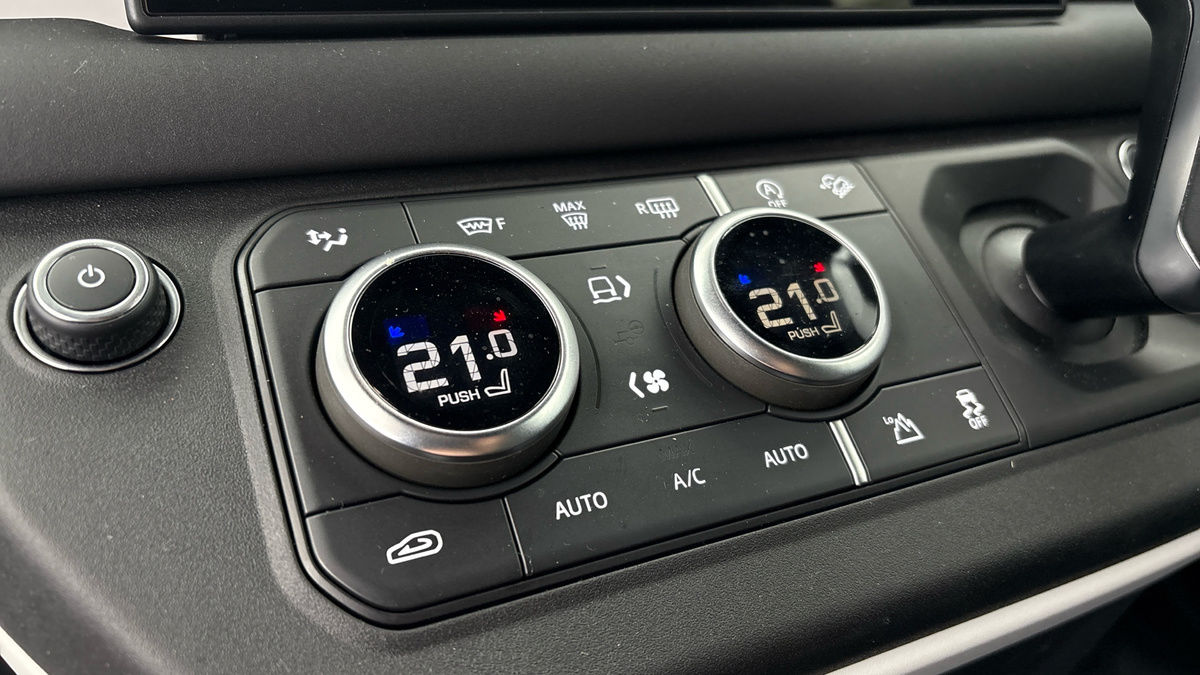 Used Land Rover Defender 90 2024 for sale - 76334504: Photo 6