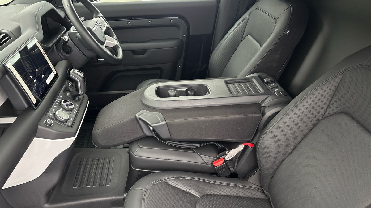 Used Land Rover Defender 90 2024 for sale - 76334504: Photo 9