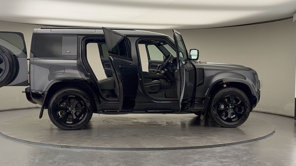 Used Land Rover Defender 110 2023 for sale - 76536417: Photo 56