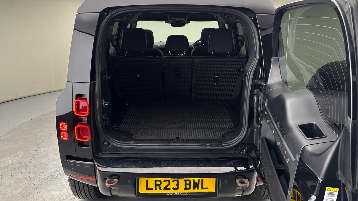 Used Land Rover Defender 110 2023 for sale - 77395063: Photo 11