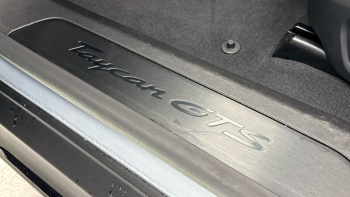 Used Porsche Taycan 2023 for sale - 77452772: Photo 25