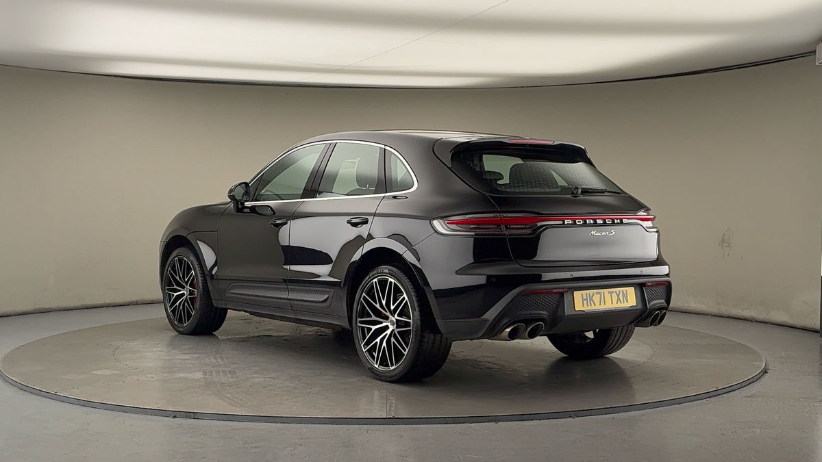 Used Porsche Macan 2021 for sale - 76974106: Photo 2