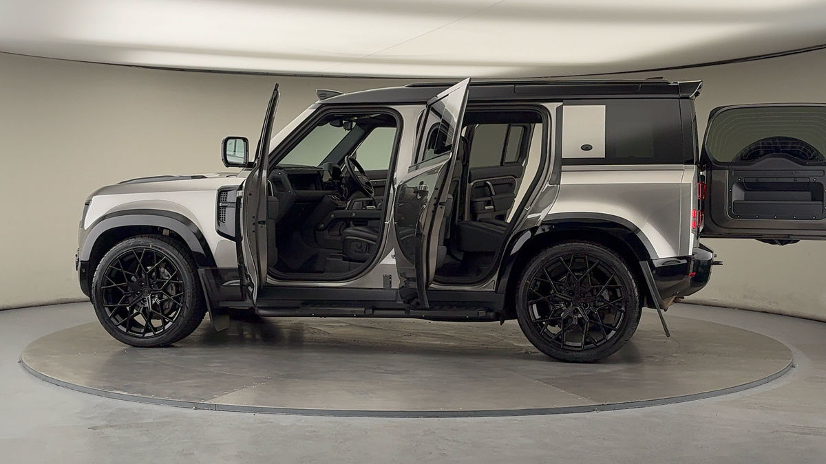 Used Land Rover Defender 110 2023 for sale - 76040248: Photo 100