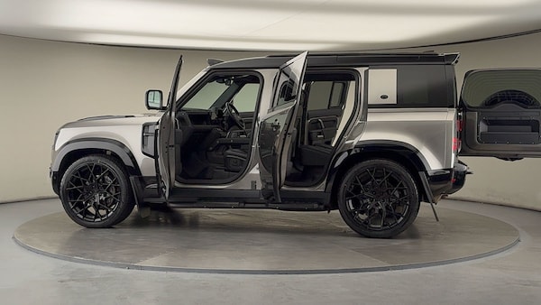 Used Land Rover Defender 110 2023 for sale - 76040248: Photo 100