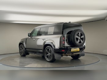 Used Land Rover Defender 110 2023 for sale - 76040248: Photo