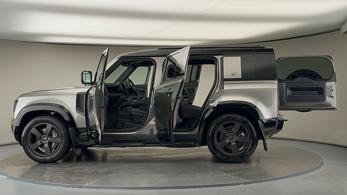 Used Land Rover Defender 110 2023 for sale - 76040248: Photo 92