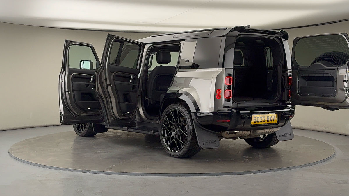 Used Land Rover Defender 110 2023 for sale - 76040248: Photo 95