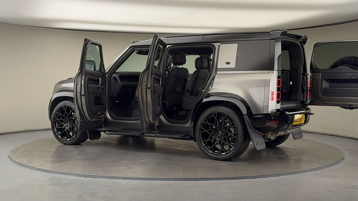 Used Land Rover Defender 110 2023 for sale - 76040248: Photo 98