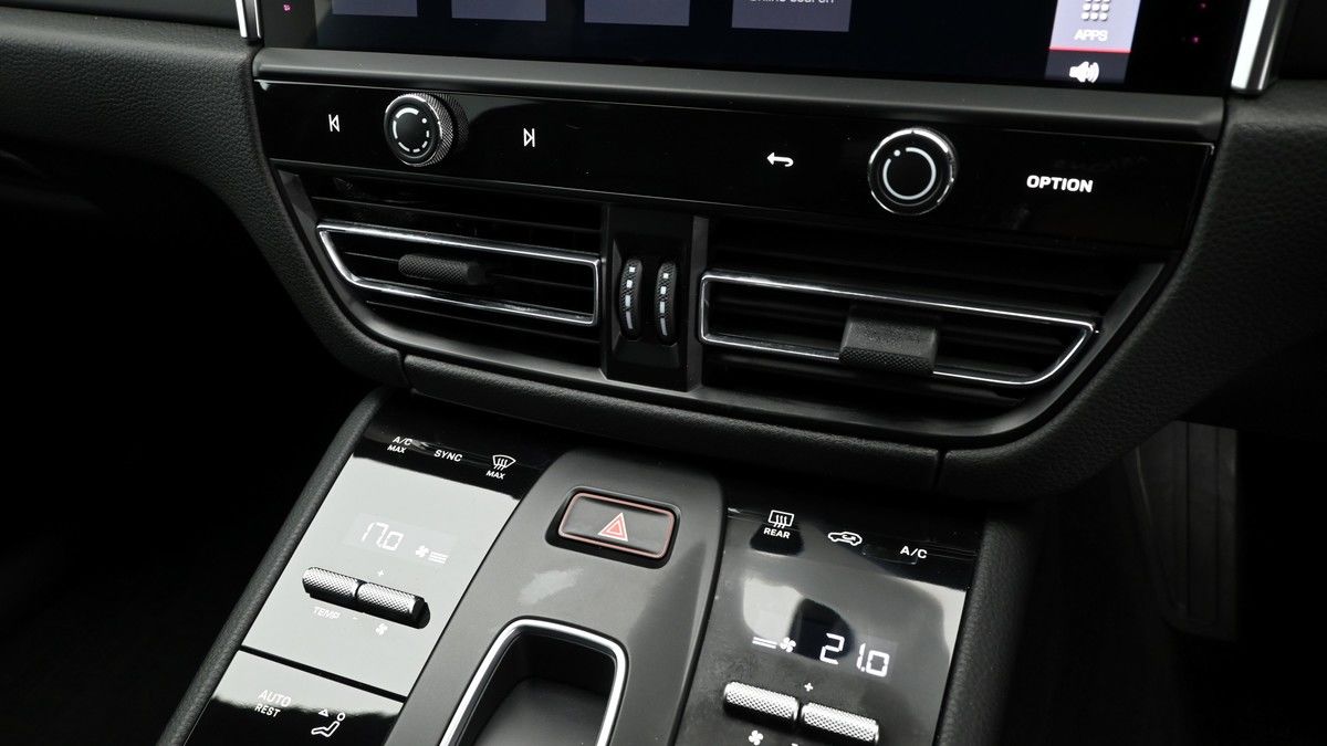 Used Porsche Macan 2023 for sale - 75528761: Photo 12