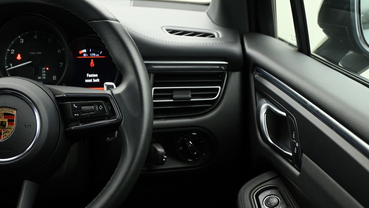 Used Porsche Macan 2023 for sale - 75528761: Photo 16