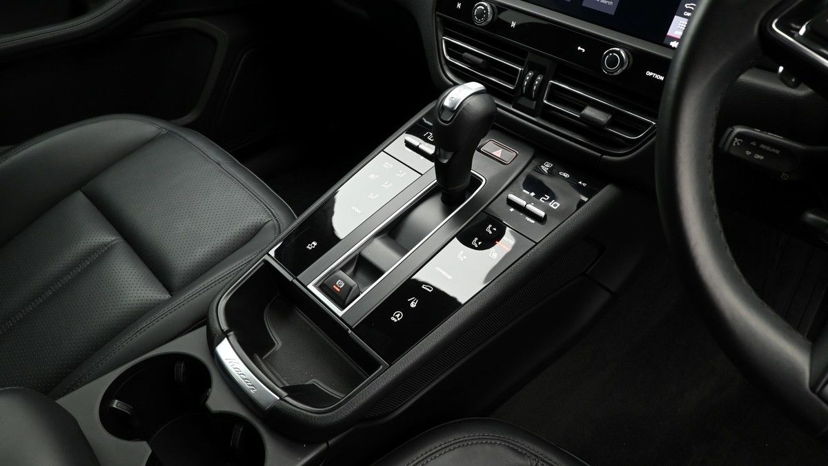 Used Porsche Macan 2023 for sale - 75528761: Photo 2