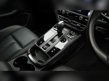 Used Porsche Macan 2023 for sale - 75528761: Photo