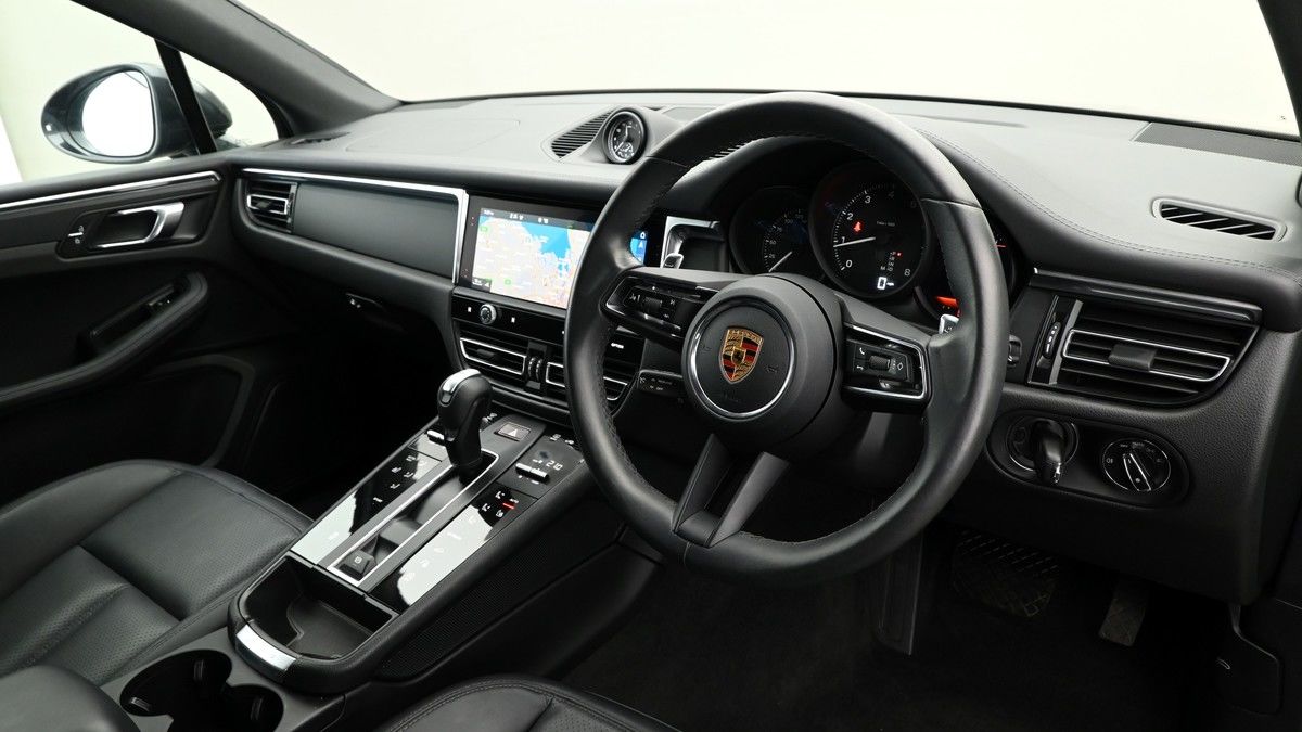 Used Porsche Macan 2023 for sale - 75528761: Photo 3