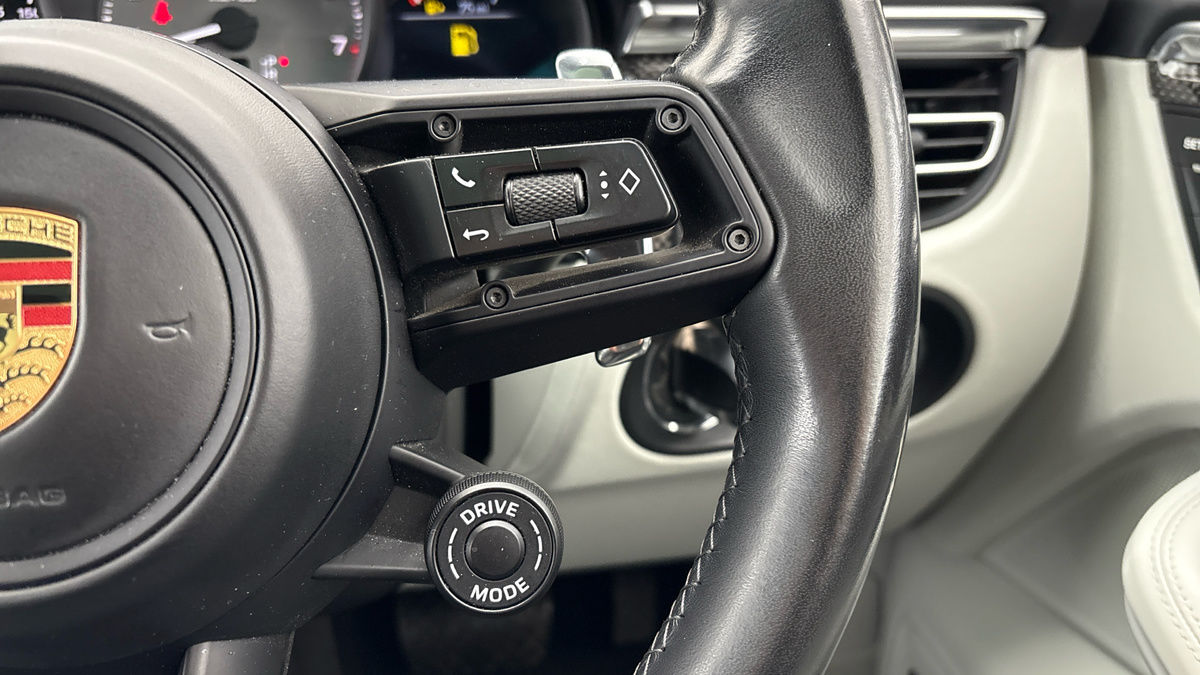 Used Porsche Macan 2023 for sale - 77921059: Photo 14