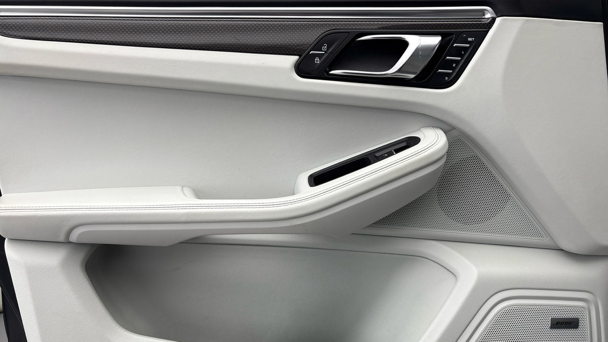 Used Porsche Macan 2023 for sale - 77921059: Photo 19